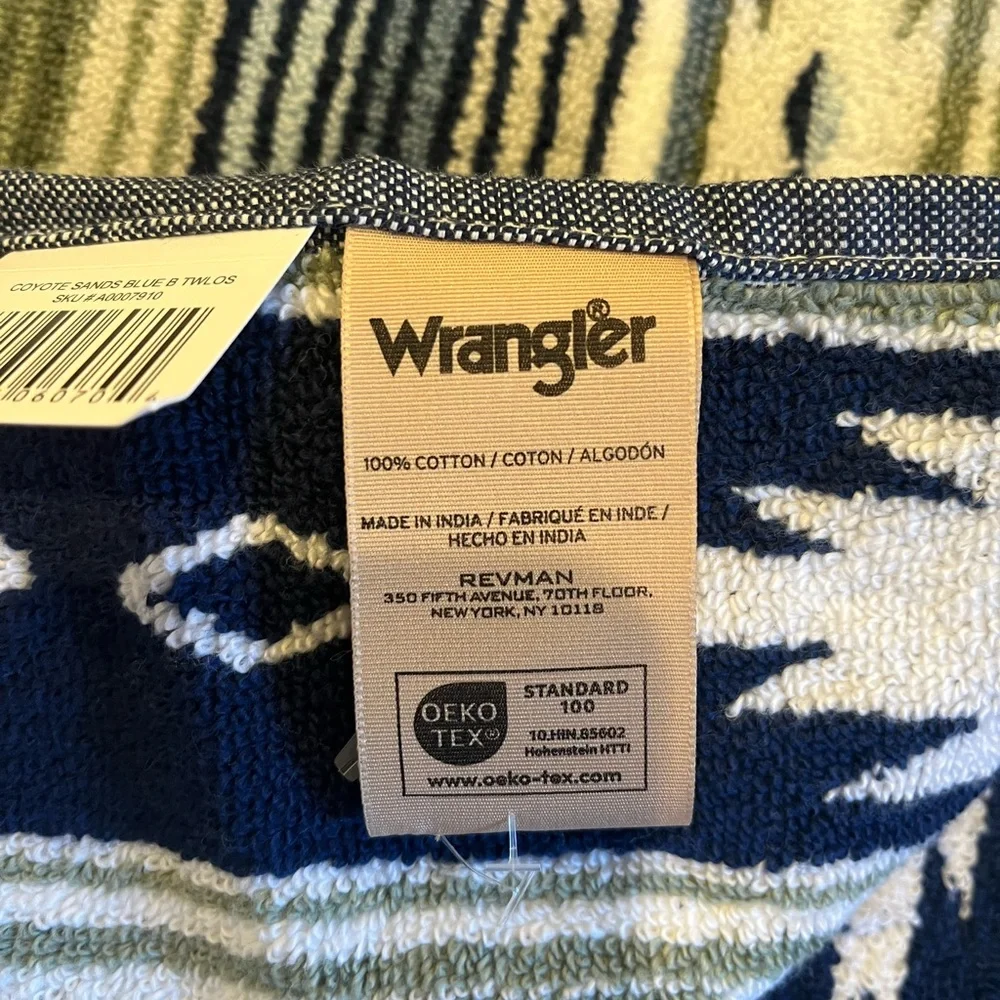 Set of 2 Wrangler Blue and White Patterned Bath Towels